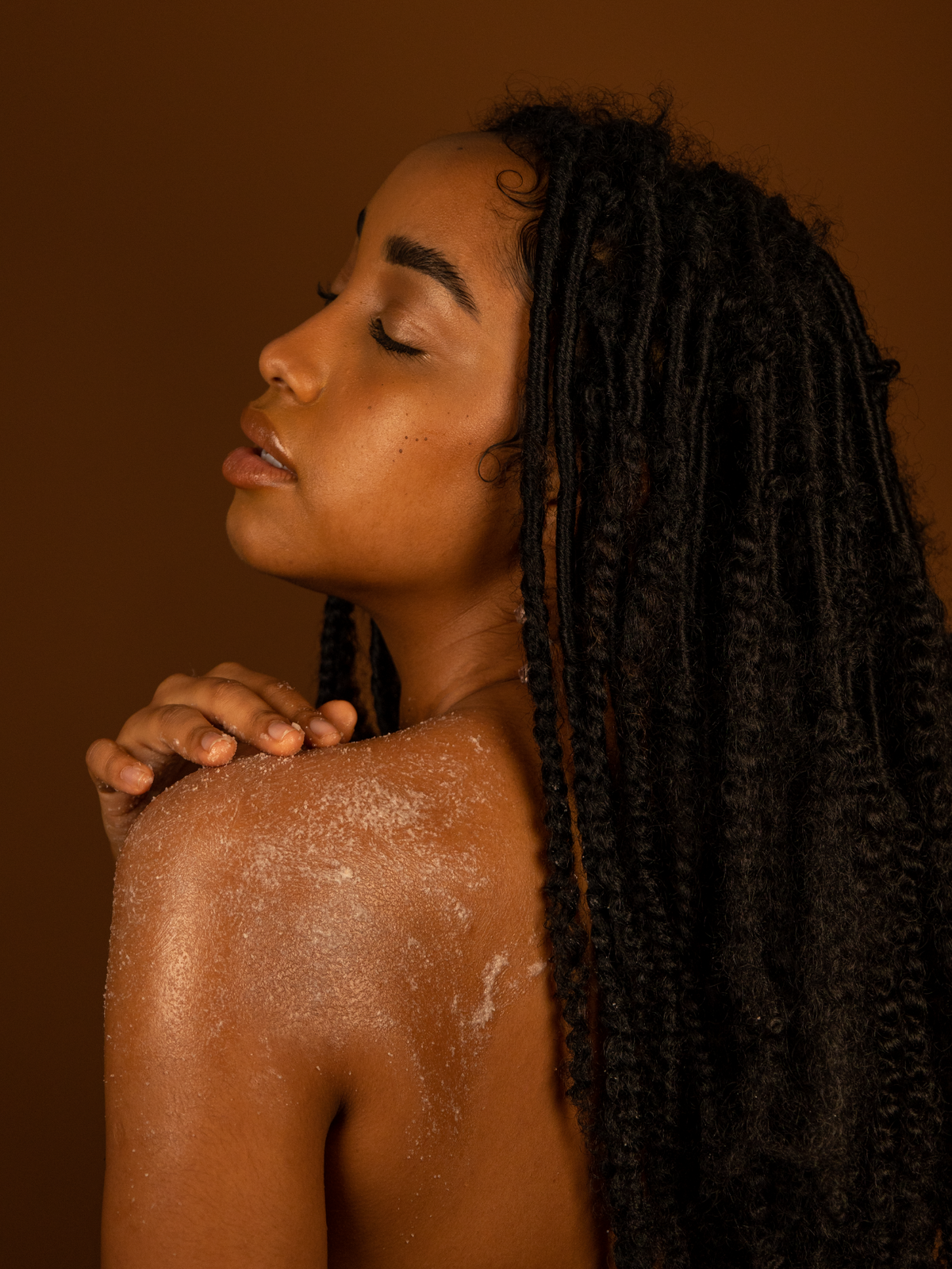 Woman applying Eco by Sonya Pink Himalayan Salt Scrub to the body