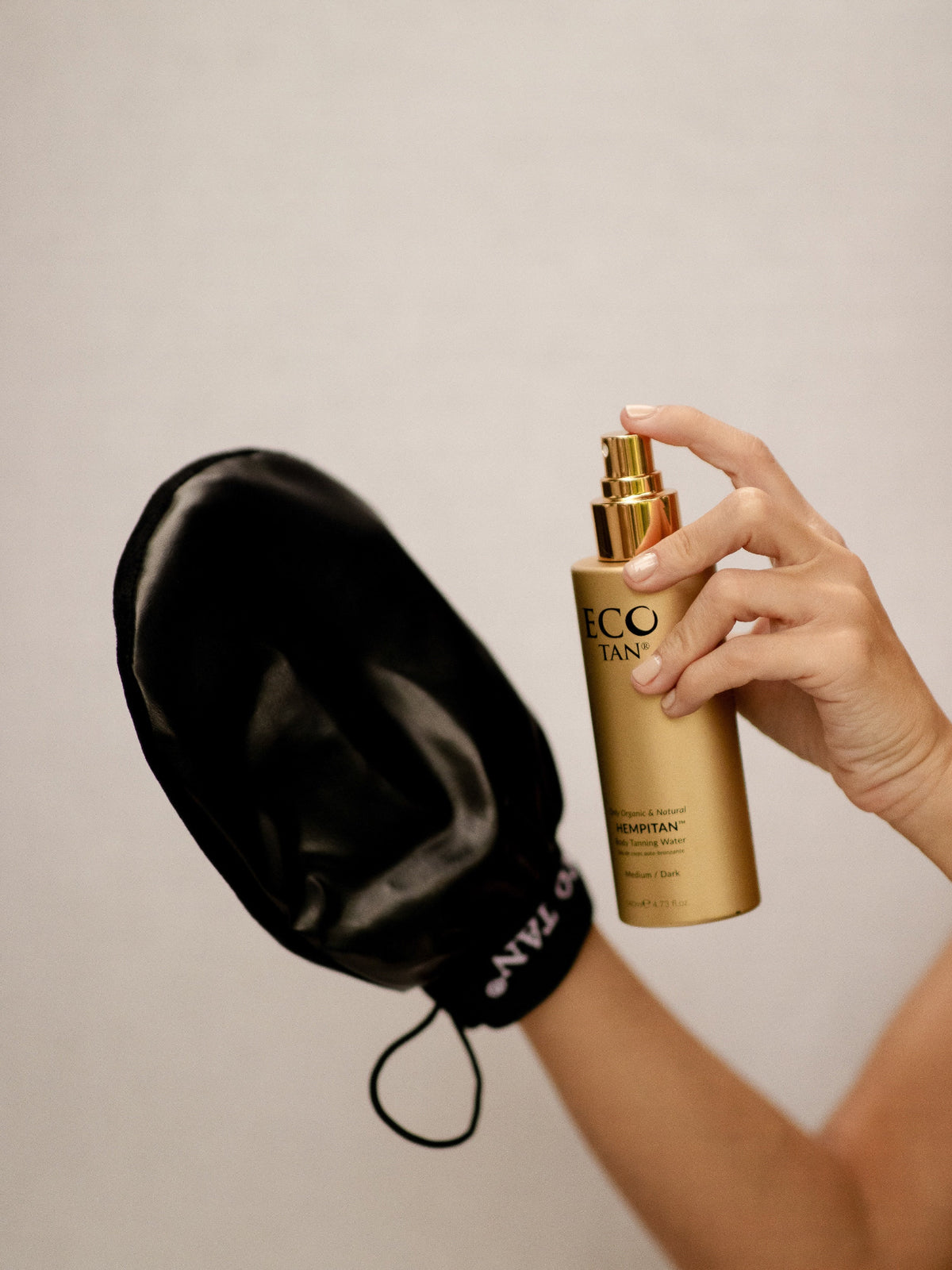 Eco by Sonya Tanning Mitt with self-tanning product
