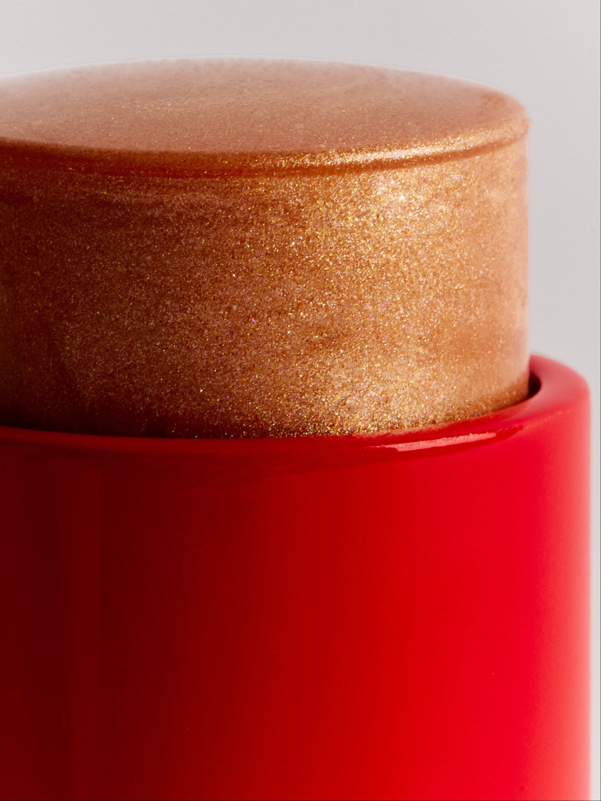 FARA HOMIDI Baume Stick with shimmering golden finish close-up