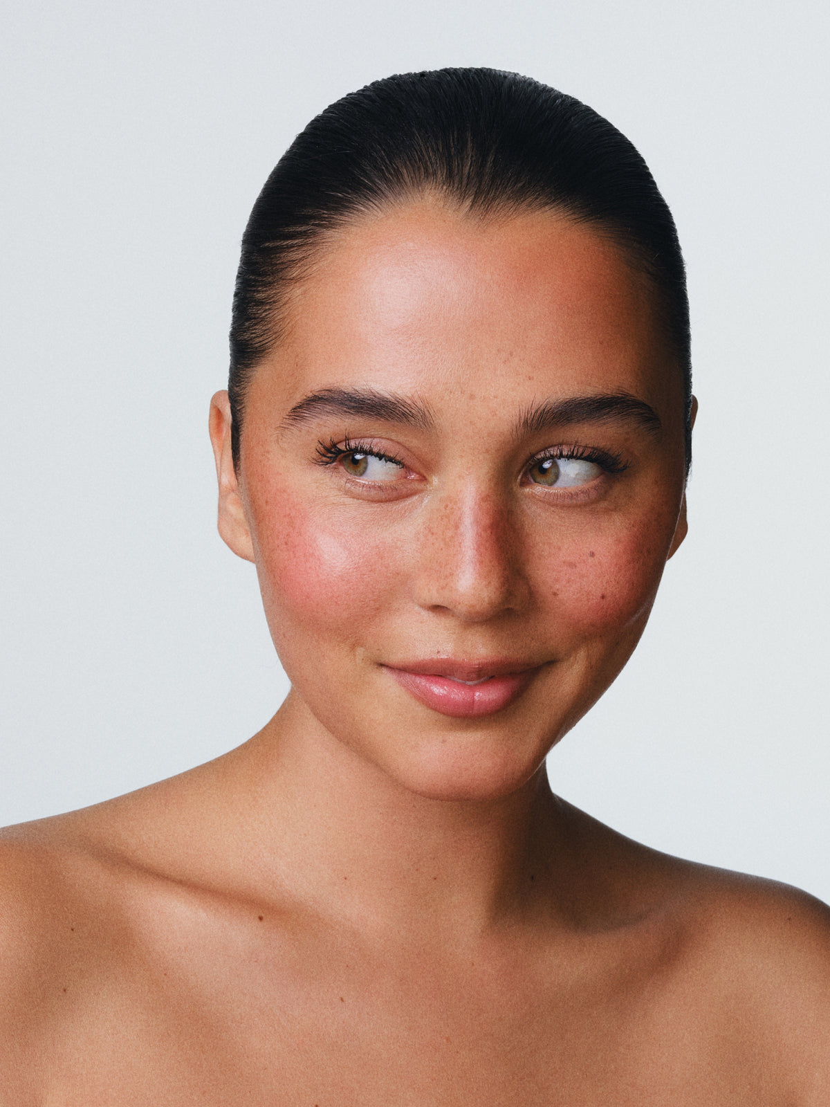 Model wearing Fara Homidi Pool Slick Lash Lacquer mascara