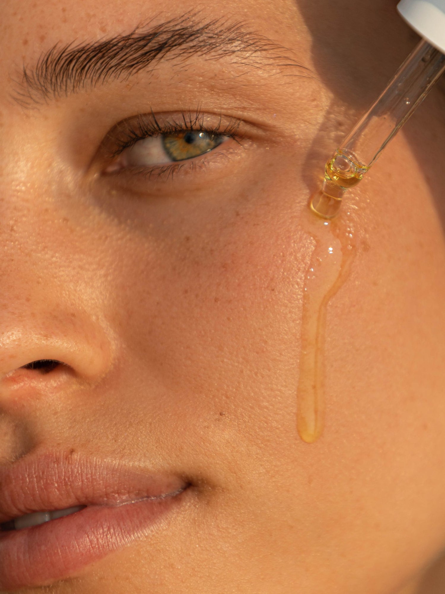 Furtuna Skin Due Alberi Biphase Moisturizing Oil applied to face