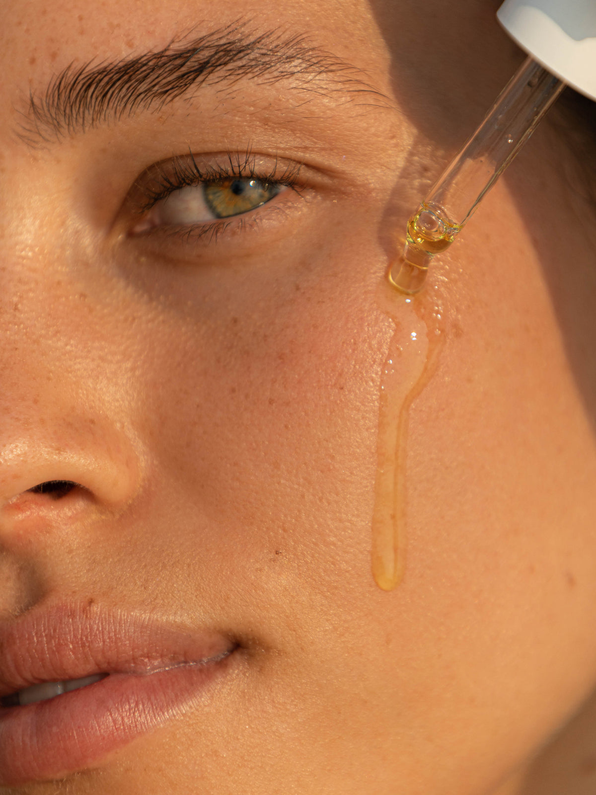 Furtuna Skin Due Alberi Biphase Moisturizing Oil applied to face