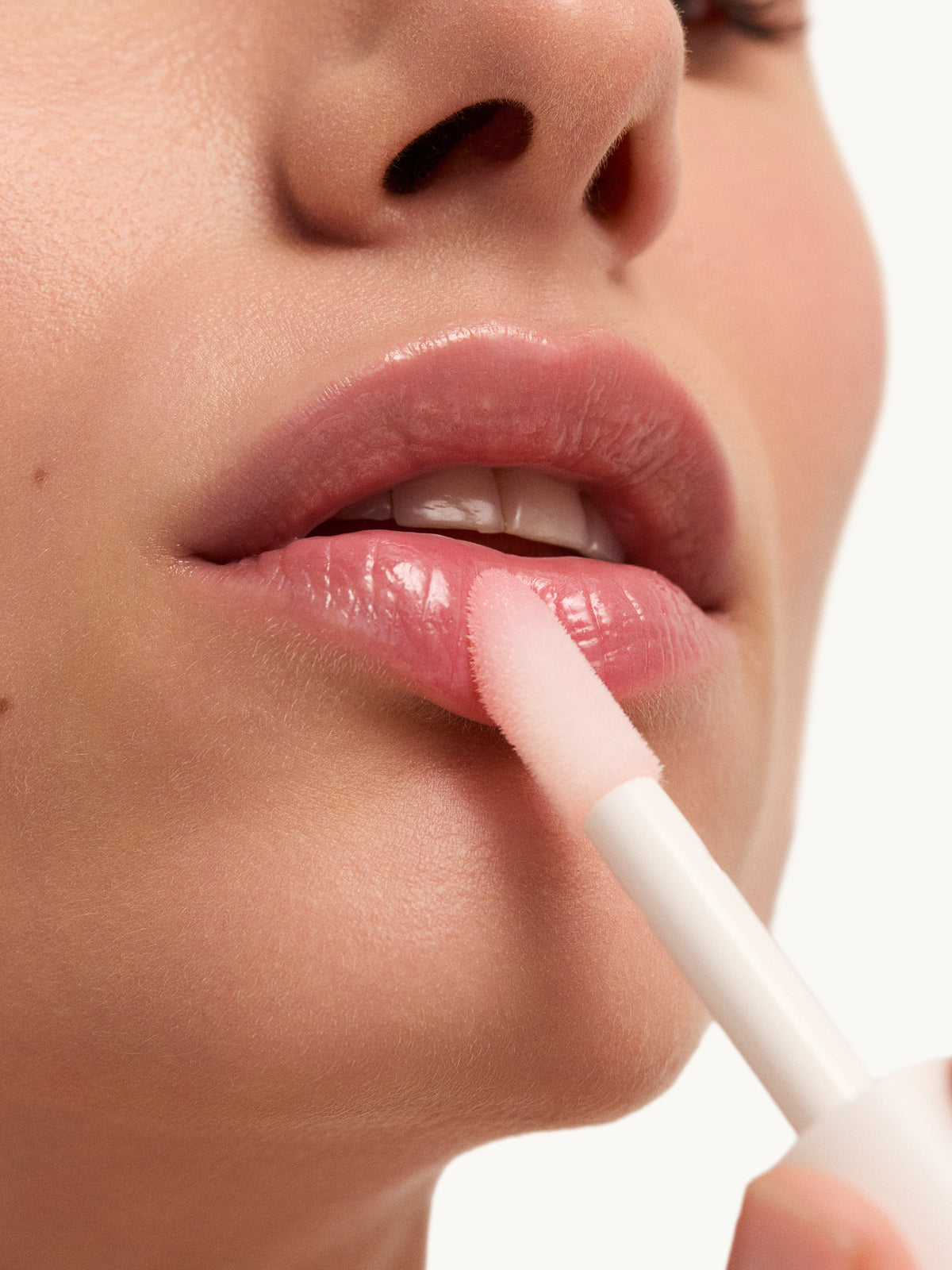 goop beauty Hydra-Barrier Gel Gloss in Glaze applied to lips