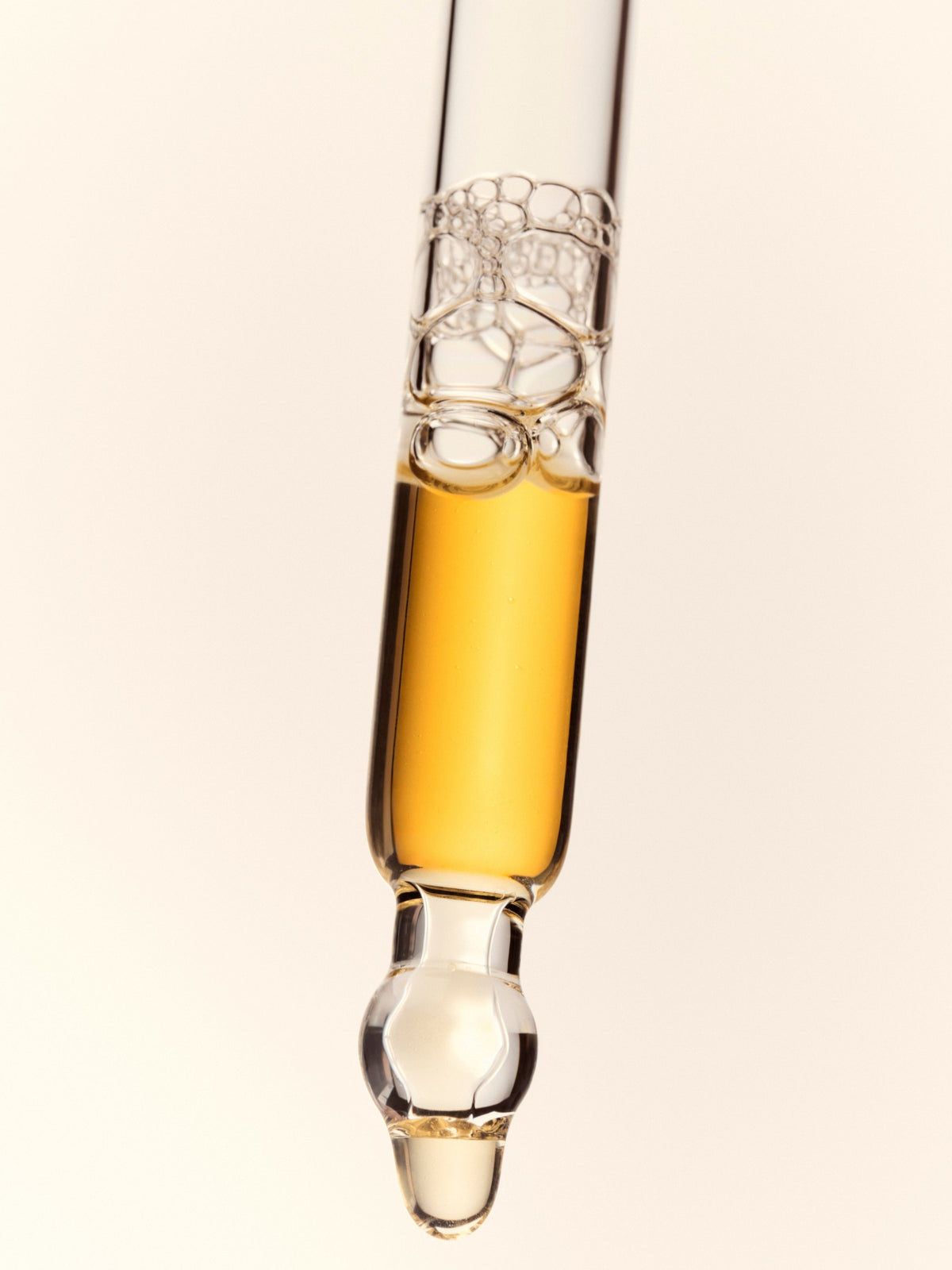 goop beauty 20% Vitamin C+ Advanced Brightening Serum Applicator