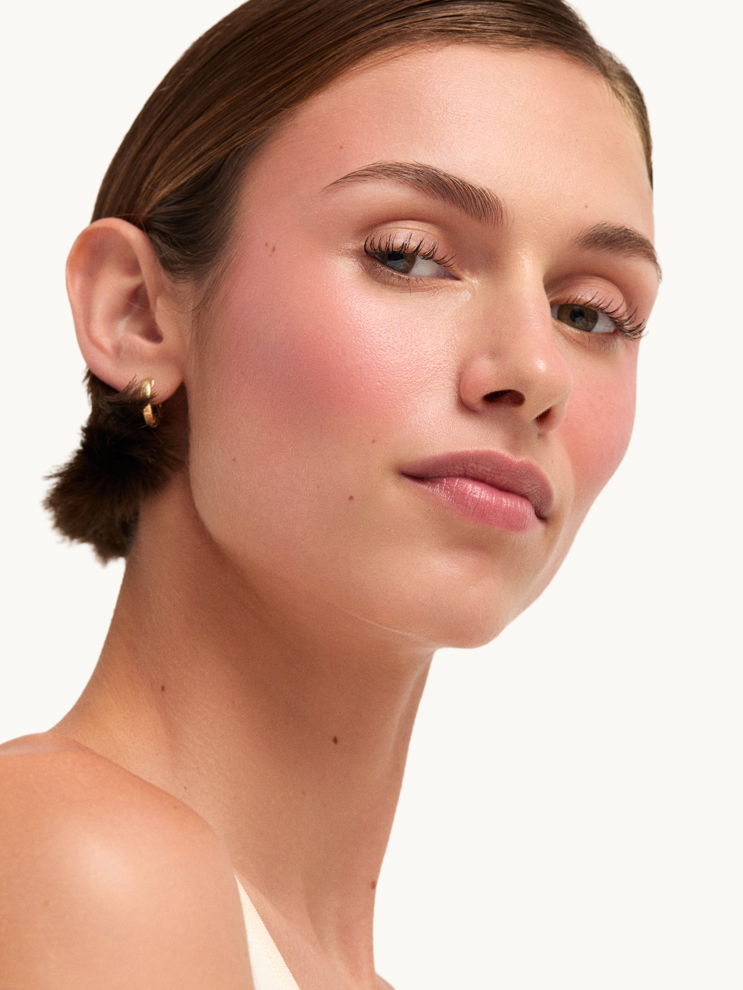 goop beauty Colorblur Glow Balm Afterglow model