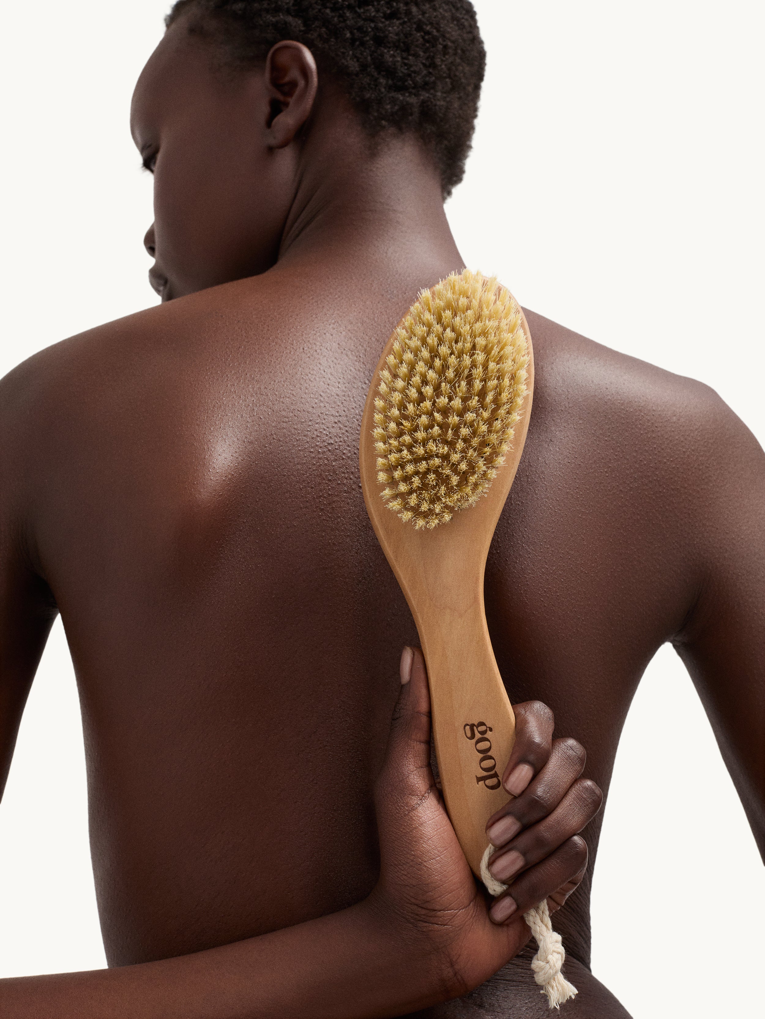 goop beauty Ultimate Dry Brush Model