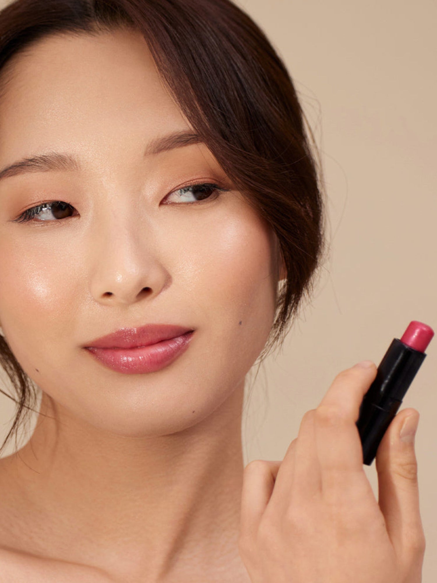 HENNÉ ORGANICS Luxury Lip Tint in Azalea applied to lips