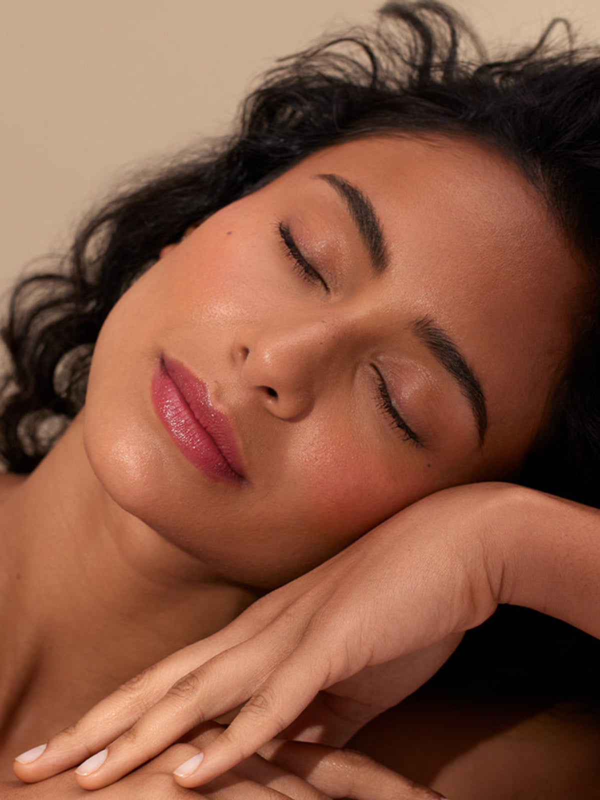 HENNÉ ORGANICS Luxury Lip Tint in Blissful on lips