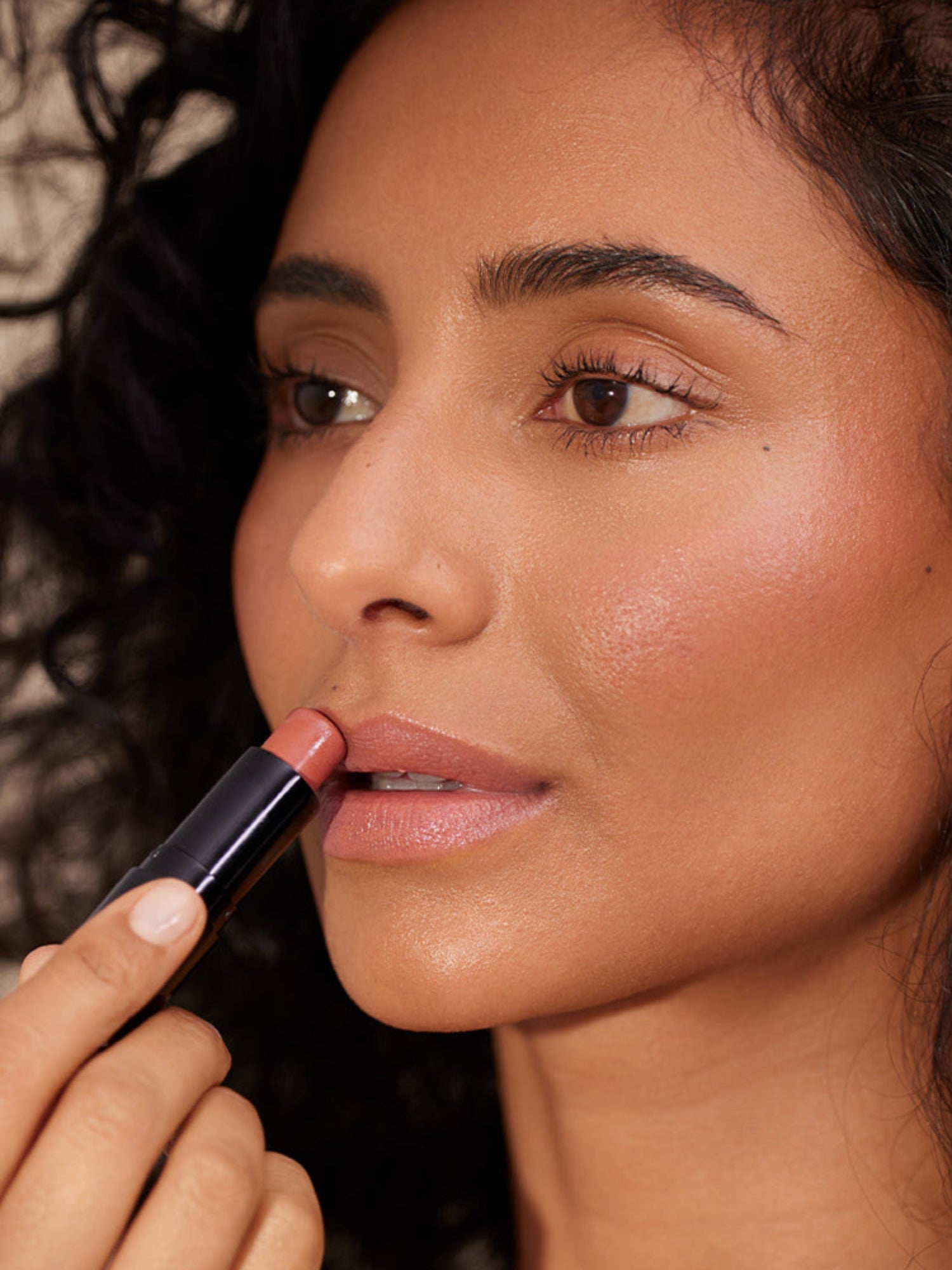 HENNÉ ORGANICS Luxury Lip Tint in Sunlit applied to lips