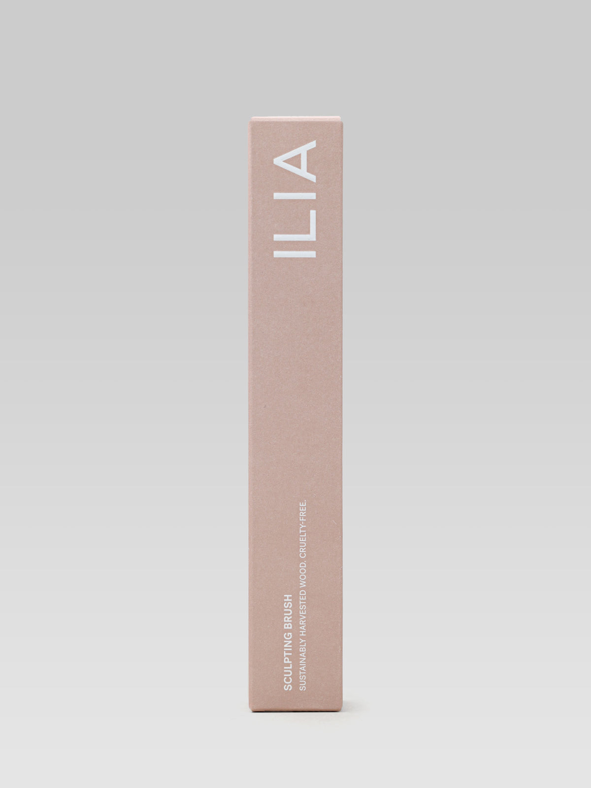 ILIA BEAUTY Sculpting Brush packaging in a beige rectangular box with white ILIA branding.