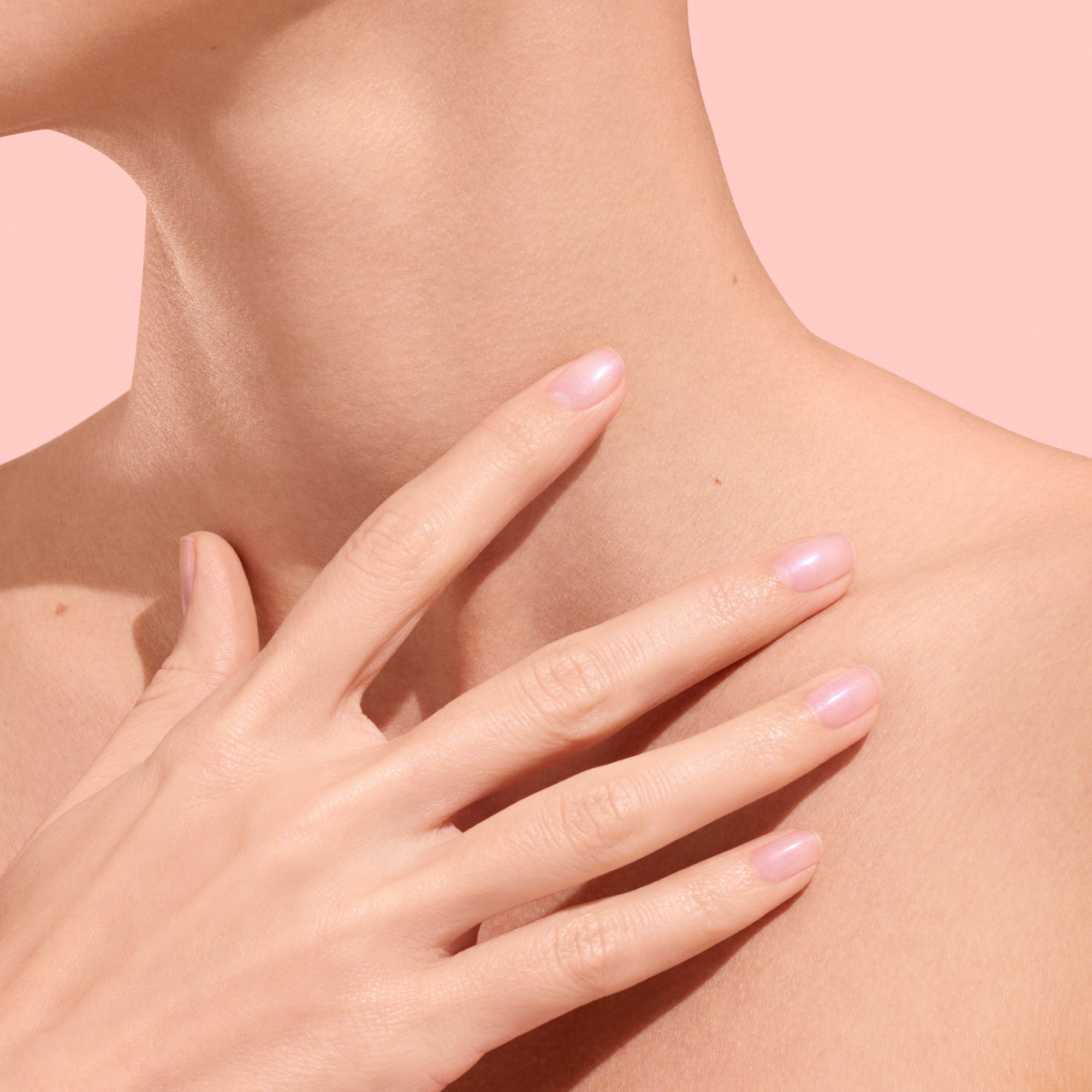 MANUCURIST Active Plump nail care treatment with hydrating and plumping finish