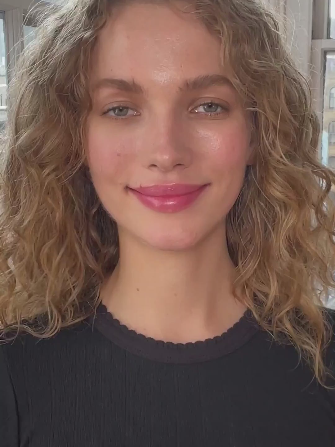 Westman Atelier Vital Pressed Powder in Crème application video