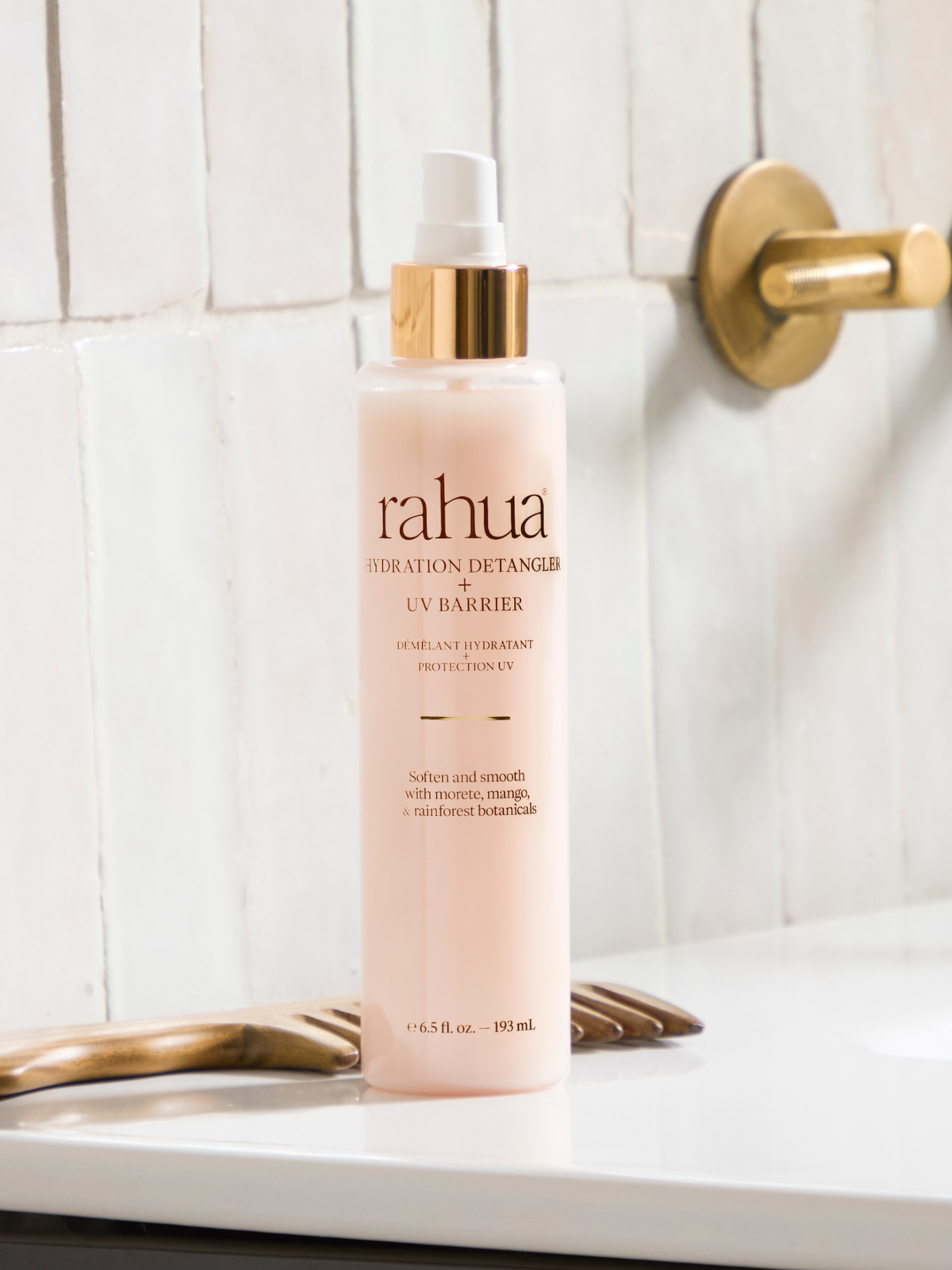Rahua Hydration Detangler UV Barrier im Badezimmer