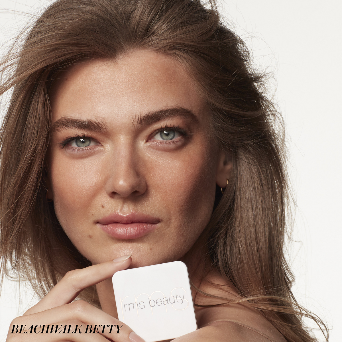 Model holding RMS Beauty ReDimension Hydra Bronzer in Beachwalk Betty