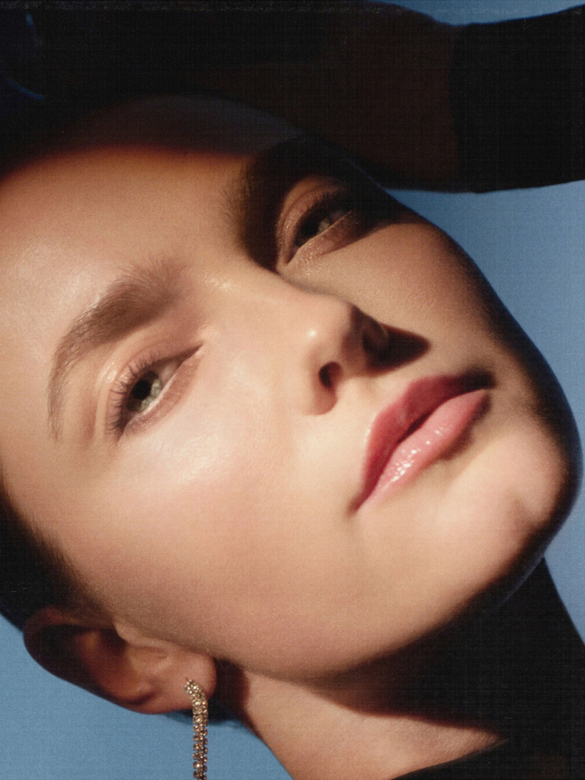 U Beauty The Return Eye Concentrate eye care on model