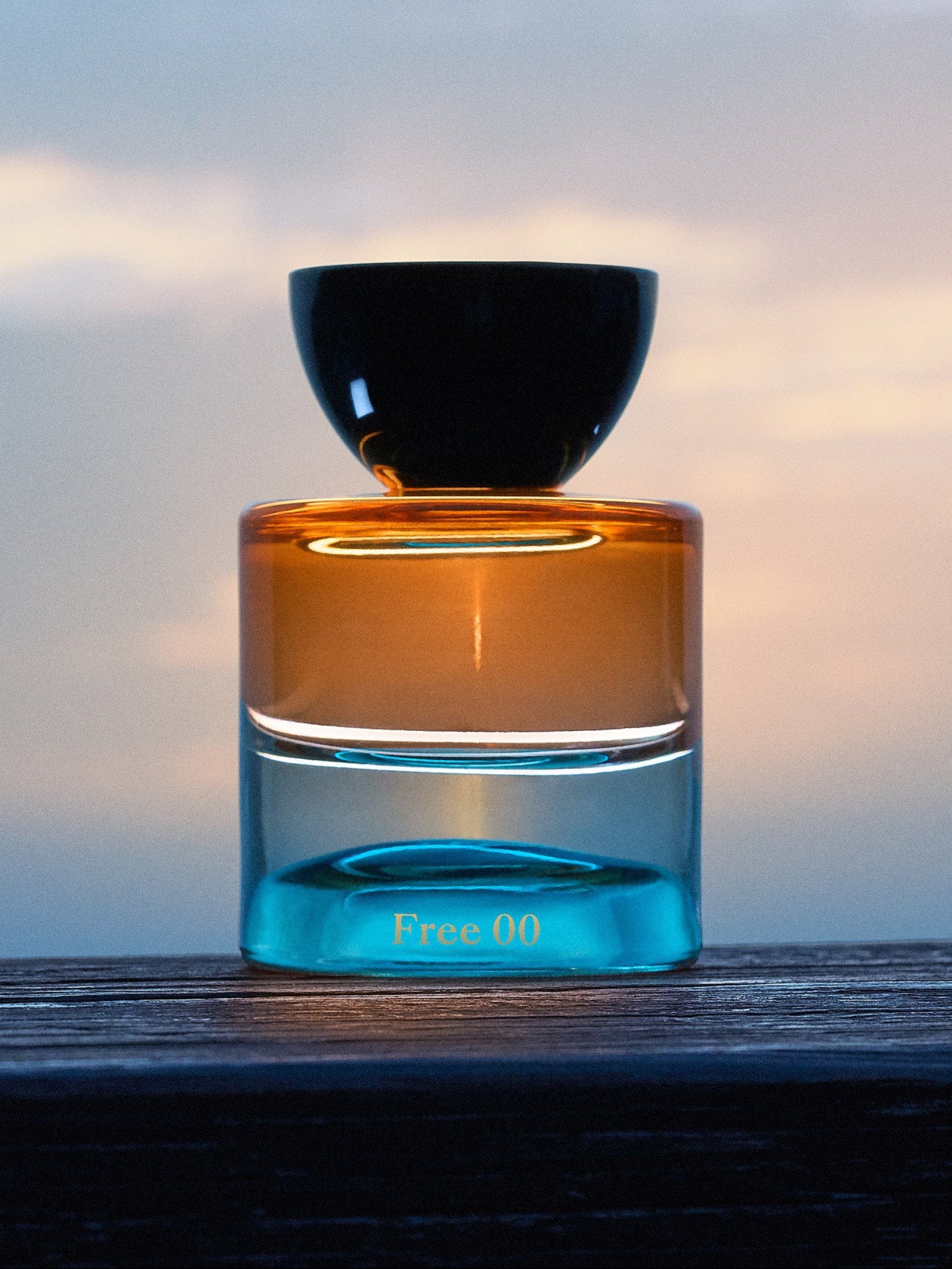VYRAO Free 00 Eau de Parfum fragrance bottle product image