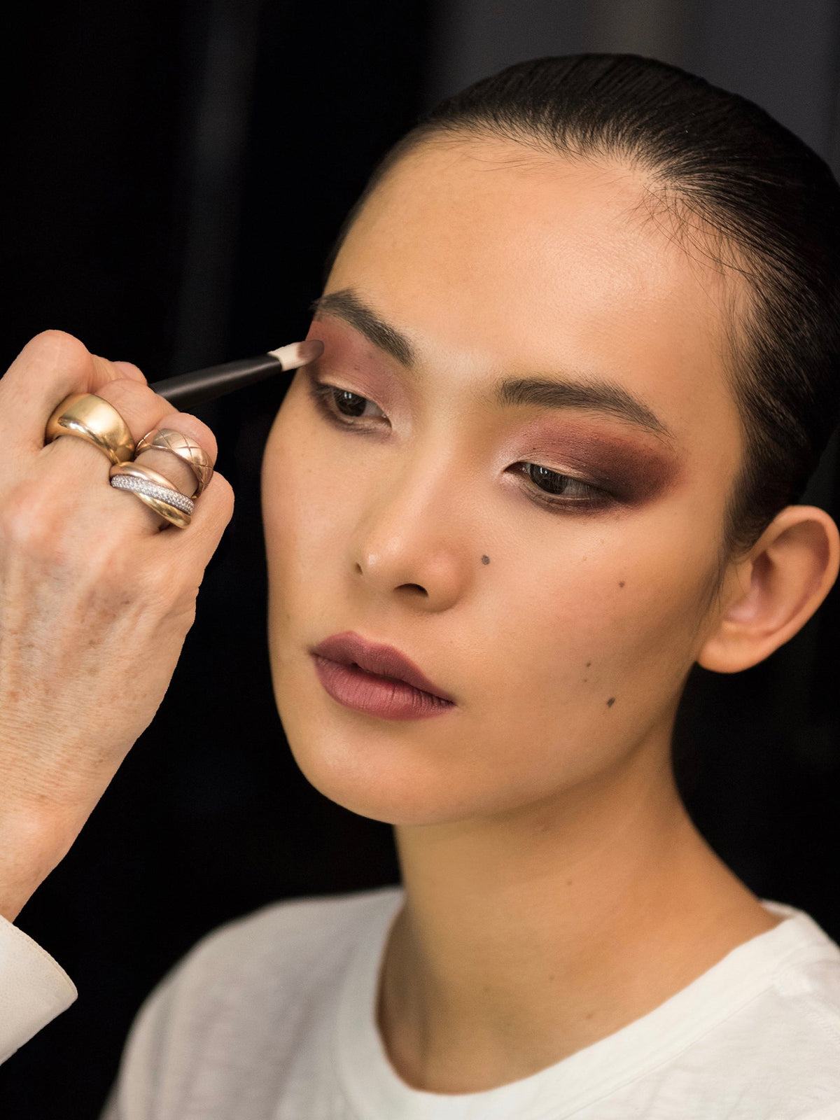 WESTMAN ATELIER Eyeshadow Brush applying eyeshadow