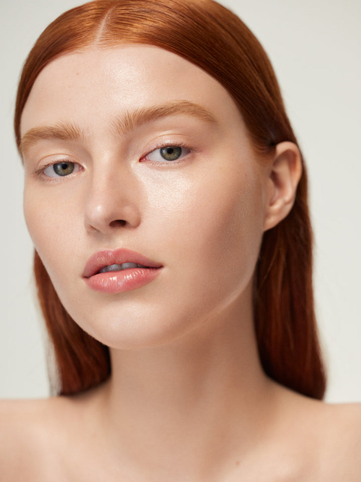 WESTMAN ATELIER Liquid Super Loaded Sheer Illuminator in Peau de Pêche on model