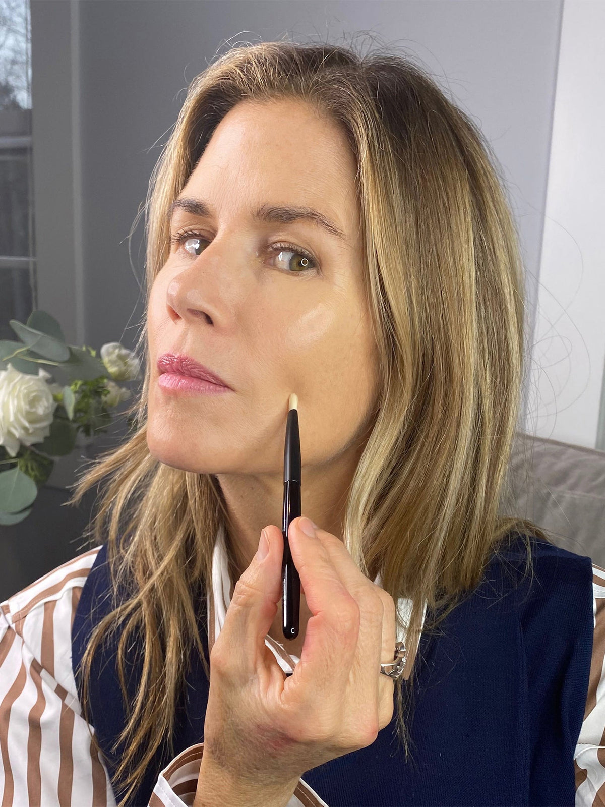 WESTMAN ATELIER Spot Check Brush applying concealer