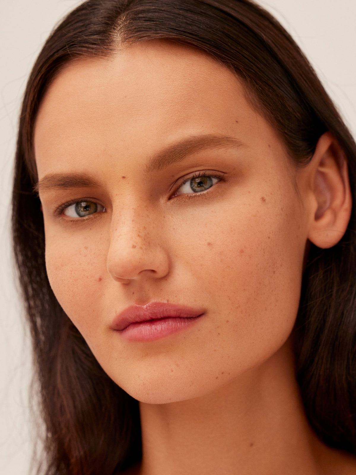 Westman Atelier Vital Pressed Skincare Face Powder in Crème on model