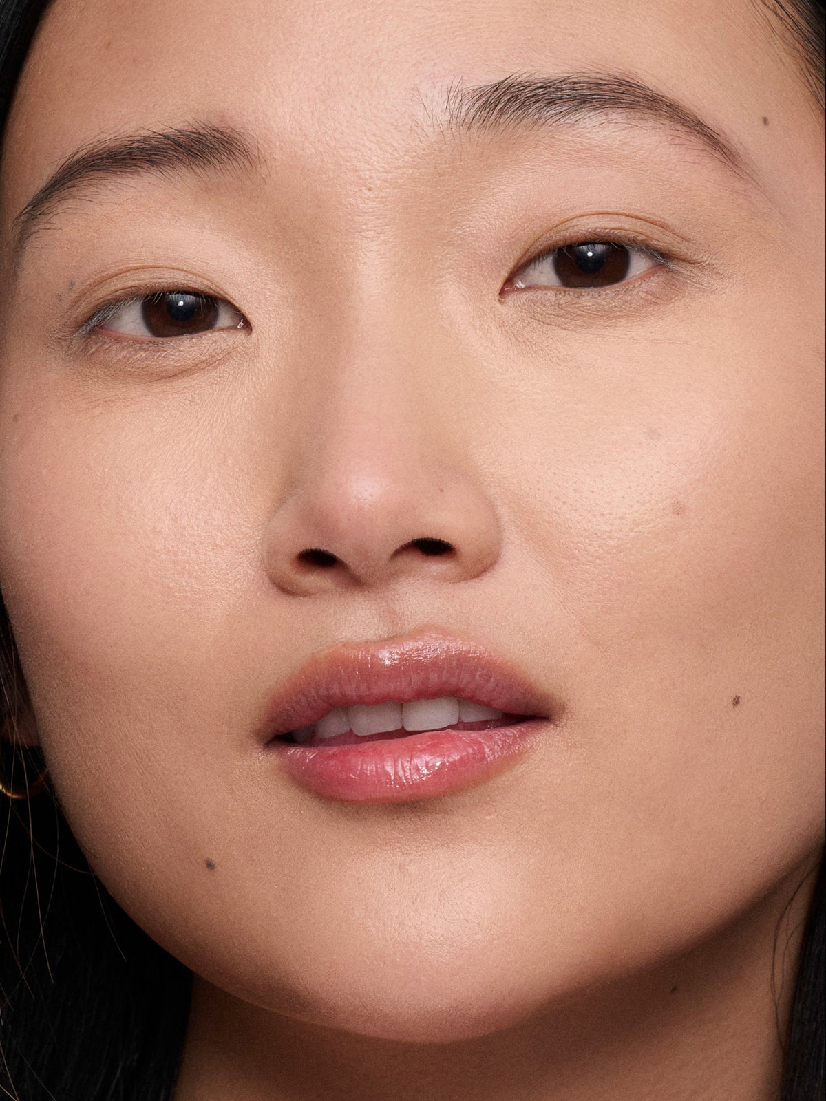 WESTMAN ATELIER Vital Skincare Concealer in Atelier M1 on skin