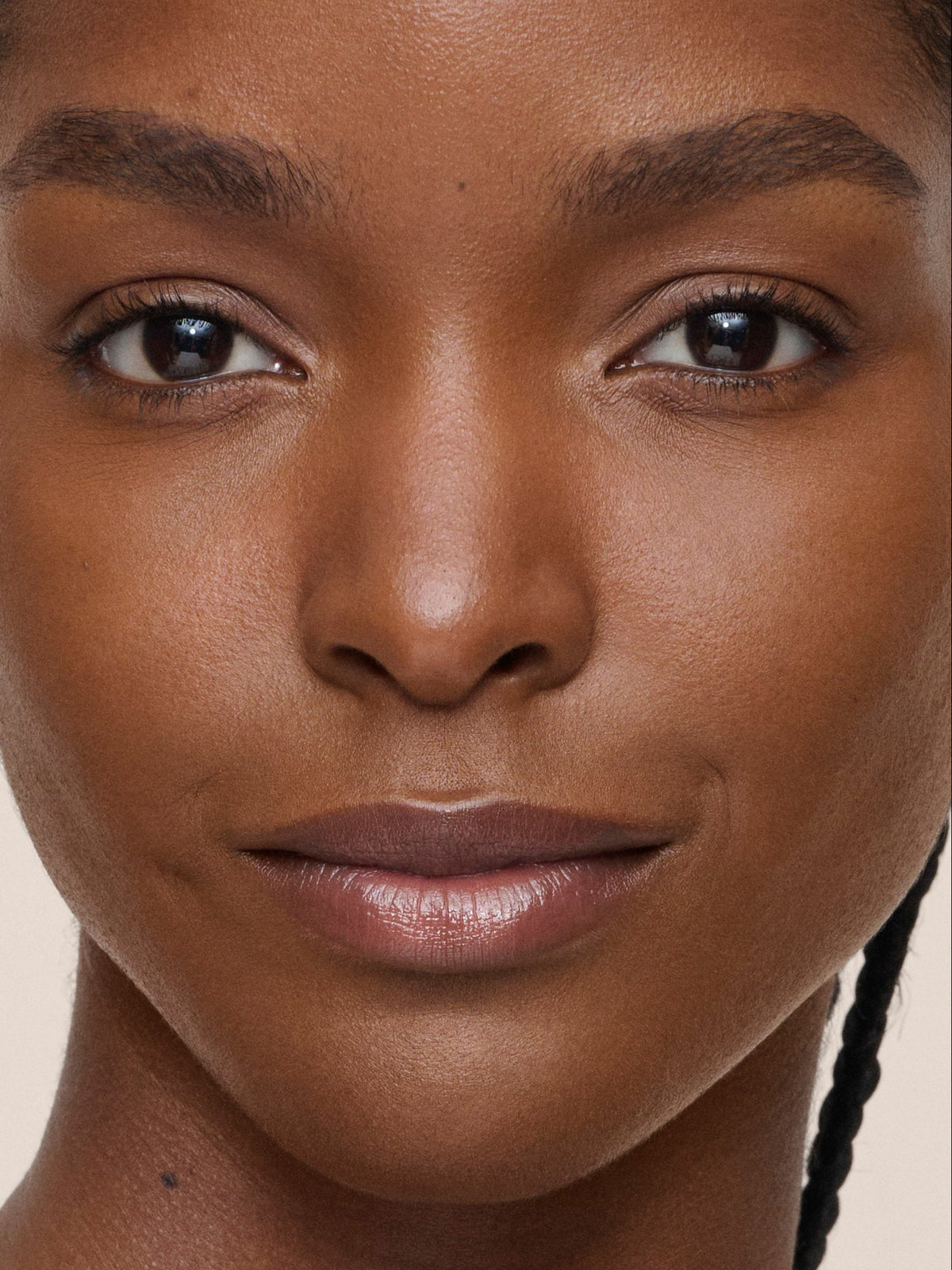 WESTMAN ATELIER Vital Skincare Concealer in Atelier D2 on a model