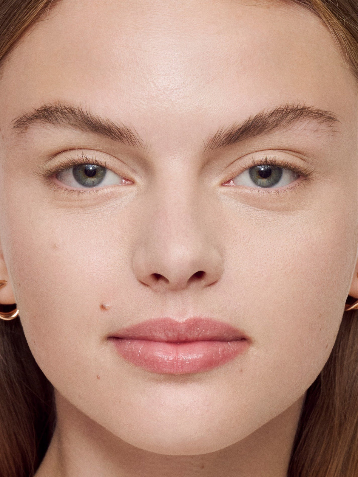 WESTMAN ATELIER Vital Skincare Concealer in Atelier L2 on skin