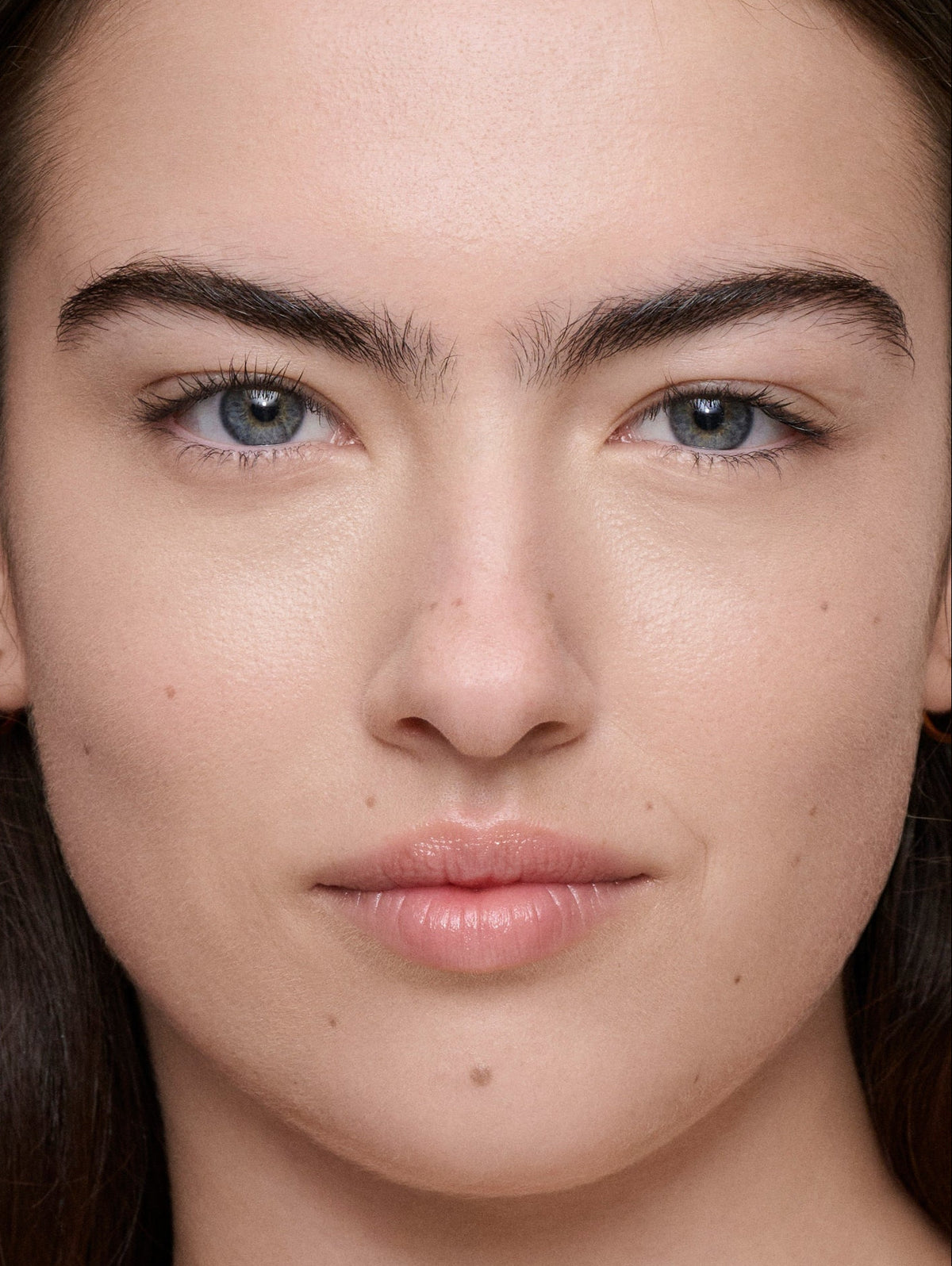 WESTMAN ATELIER Vital Skincare Concealer in Atelier L4 on skin