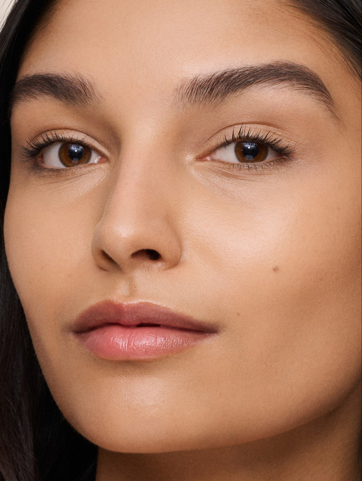 WESTMAN ATELIER Vital Skincare Concealer in Atelier M3 on a model